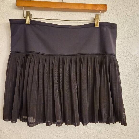 NWOT Athleta Pleated Tennis Skort: Athleisure Essential, Comfy Flattering Fit - Picture 1 of 5